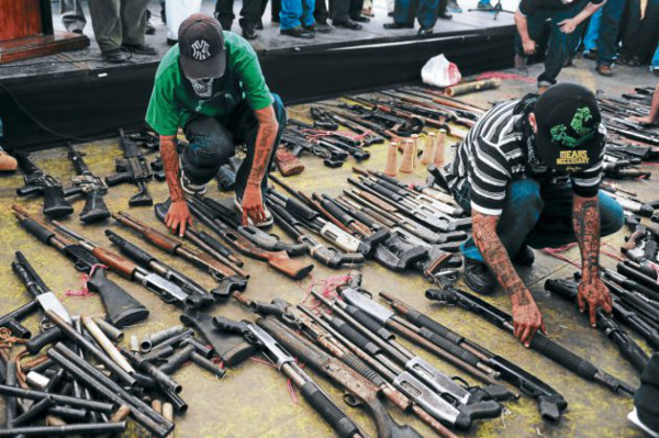 Pandilleros de la 'MS-13' de la '18' entregaron 267 armas