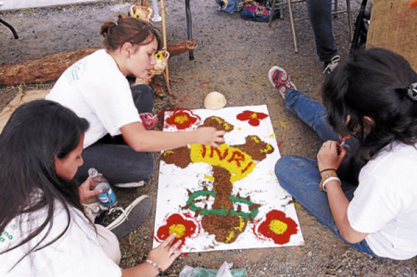 Jóvenes orgullosos de ser hondureños