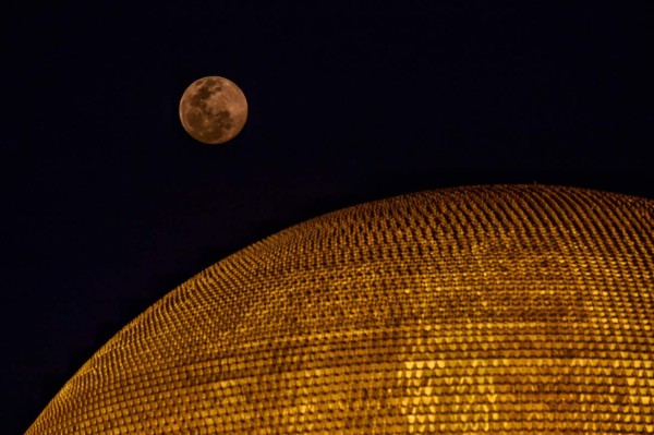FOTOS: Así se observa la Luna de Nieve en Honduras y el mundo