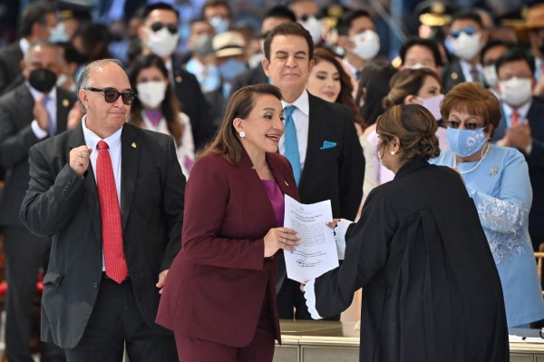 Las imágenes más emotivas de Xiomara Castro como la nueva presidenta de Honduras