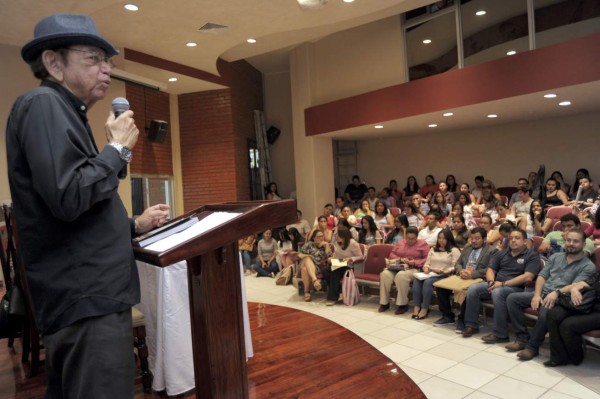 Antología de la vida y obra del poeta hondureño Pompeyo del Valle