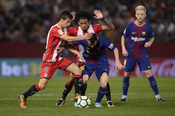 El Barcelona sigue firme y gana 3-0 el derbi en Girona