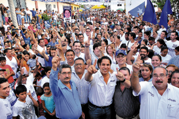Miguel Pastor condena cierre de medios
