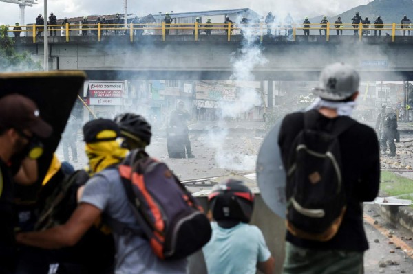 Crisis en Colombia: muertos, heridos, militarización e incertidumbre fiscal