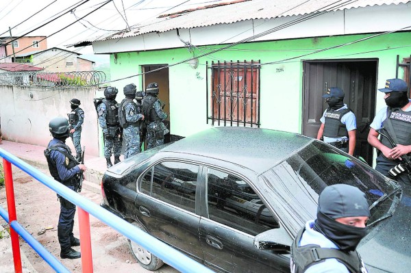 Cabecilla de la pandilla 18 cae tras allanamiento en la colonia Divanna