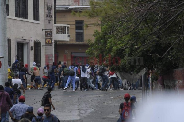 FOTOS: La capital, epicentro de caóticas escenas durante violentas protestas