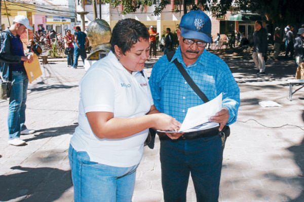 Capitalinos contemplaron busto del mensajero de la paz