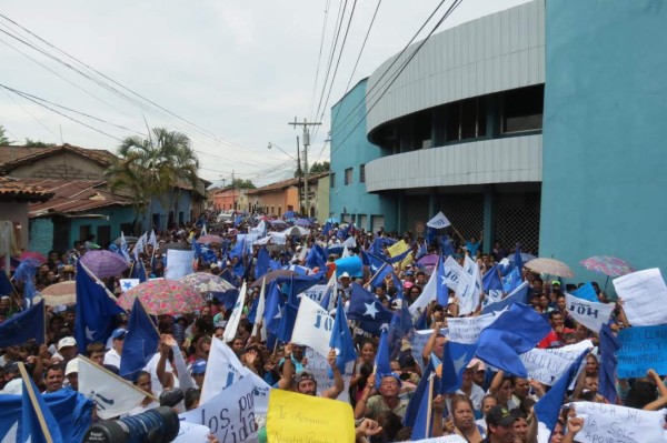 Nacionalistas marchan en Tegucigalpa y Comayagua