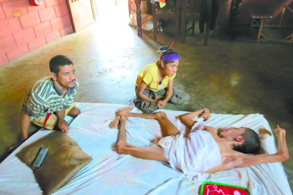 Hermanos con distrofia muscular sin hogar propio