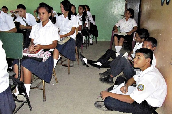 En el suelo inician clases alumnos del Centro Básico en Choluteca