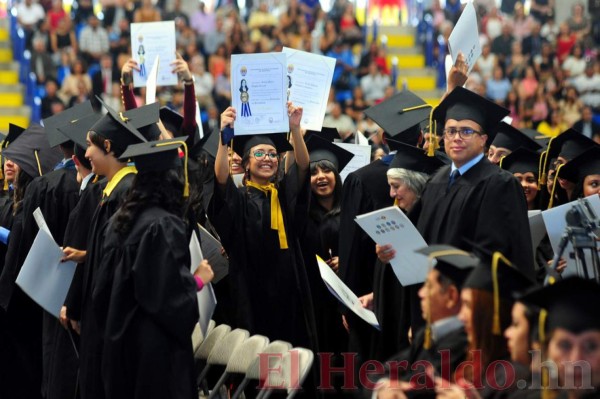 FOTOS: UNAH gradúa 1,321 nuevos profesionales en solemnes ceremonias