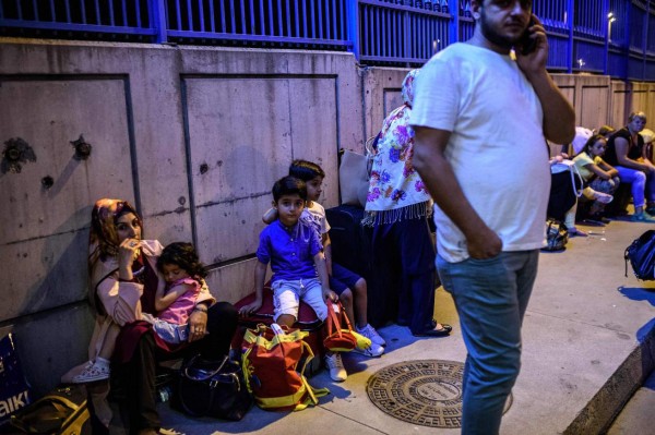 Te dejamos las 10 imágenes más impactantes del atentado en el aeropuerto de Estambul, Turquía