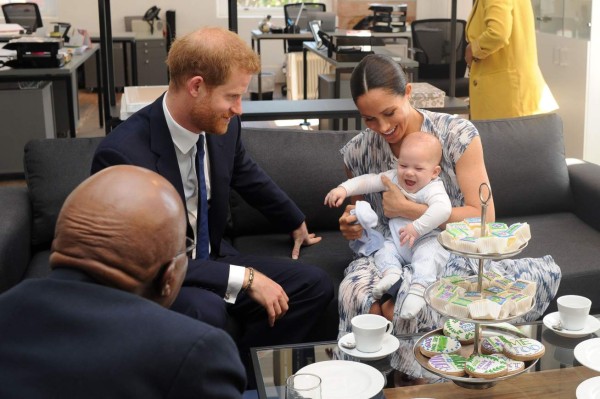 FOTOS: Archie, hijo de Meghan y Harry conquista Sudáfrica en su primera salida oficial   