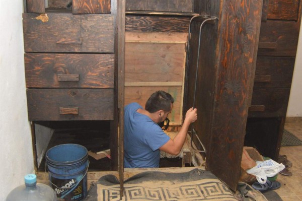 Descubren narcotúnel oculto en un armario