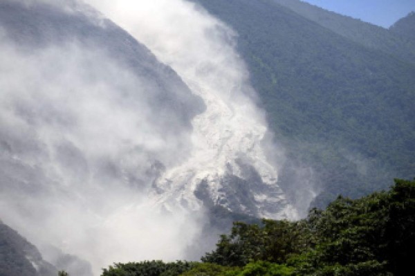 En alerta de peligro Guatemala por erupción de volcán