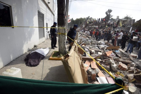 Imágenes desgarradoras; México llora a su muertos por sismo