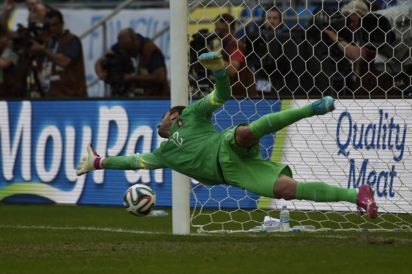 Thomas Müller desaira a Ronaldo en goleada de Alemania a Portugal