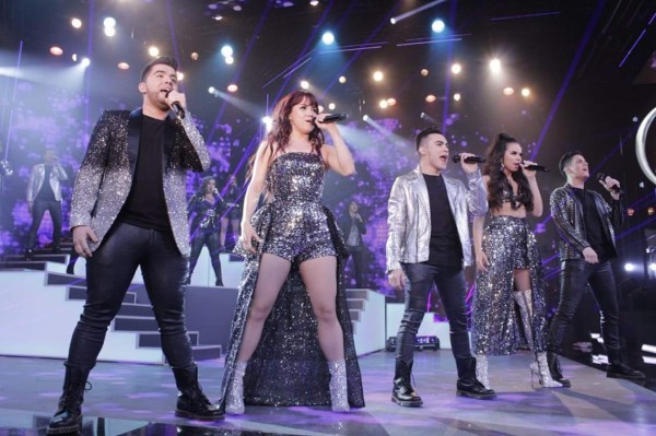 FOTOS: Angie Flores lució elegante y esbelta en la gran final de La Academia