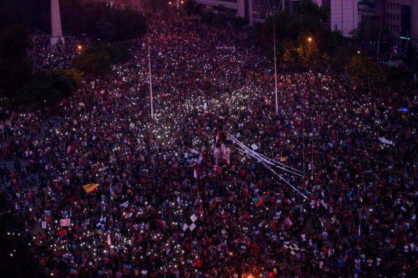 Las fotos más impactantes de las protestas en Chile contra el gobierno