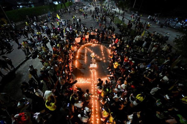Crisis en Colombia: muertos, heridos, militarización e incertidumbre fiscal