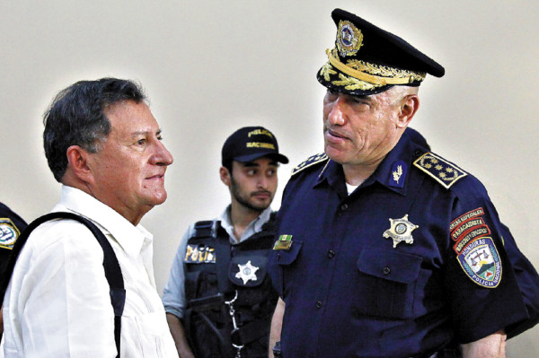 Bonilla oficializa petición para someterse a pruebas de confianza