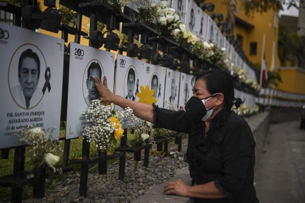 Con amenaza de ómicron y nuevas restricciones, el mundo llega a su segunda Navidad en pandemia  