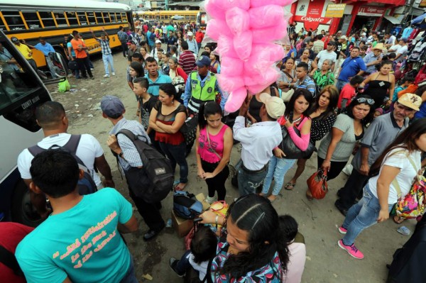 Honduras: Abarrotadas terminales de buses por salida de veraneantes