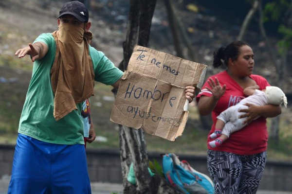 Familia hondureña que pide en Tegucigalpa: 'Tenemos hambre”