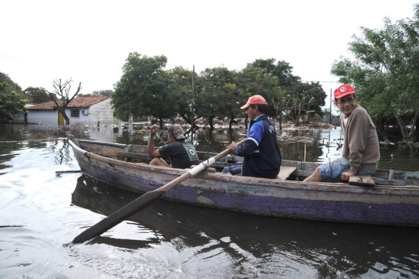 Miles de evacuados por inundaciones