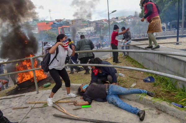 Caos, arrestos y un muerto: Las protestas en Ecuador contra alza a combustibles