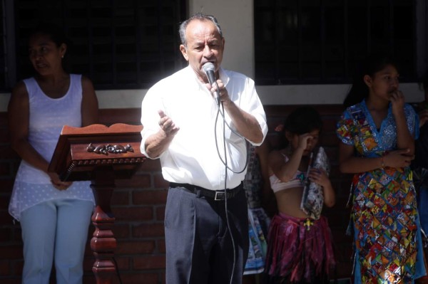 Escuela realiza su propio lanzamiento