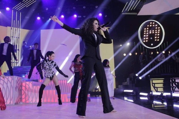 En imágenes: Toda una diva Angie Flores en el 15 concierto de La Academia