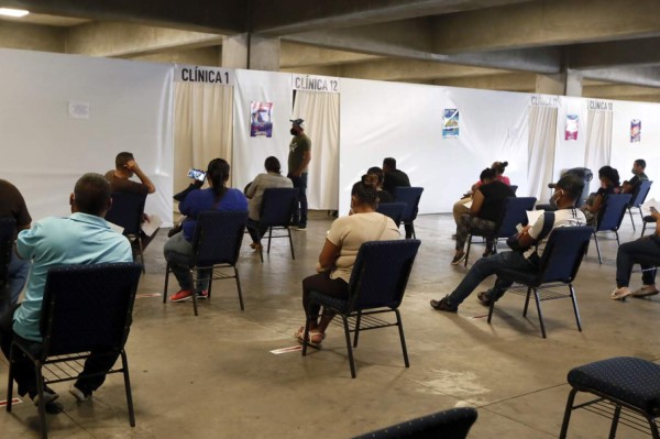 A paso de tortuga marcha la instalación del hospital móvil de Tegucigalpa