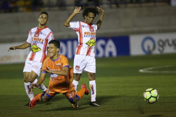 Lobos UPNFM y Vida empatan 1-1 por la fecha 5 de LNP en el Estadio Emilio Williams