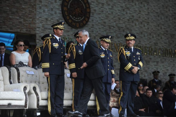 Presidente Otto Pérez agradece lealtad de Ejército en crisis política
