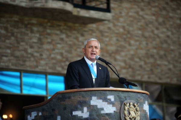 Presidente Otto Pérez agradece lealtad de Ejército en crisis política