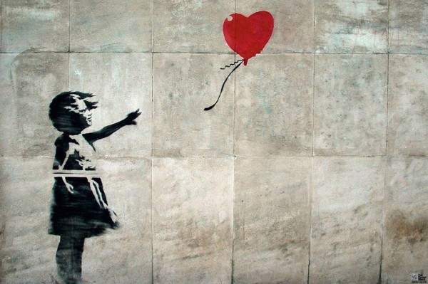 Los trazos de la obra de Banksy denotan a un artista rebelde que plasma en grafiti la realidad social.