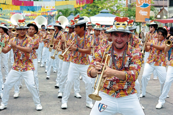 La Ceiba vistió de carnaval