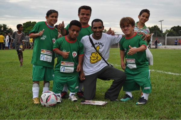 VIDEO: El equipo de enanos que causa furor en Brasil
