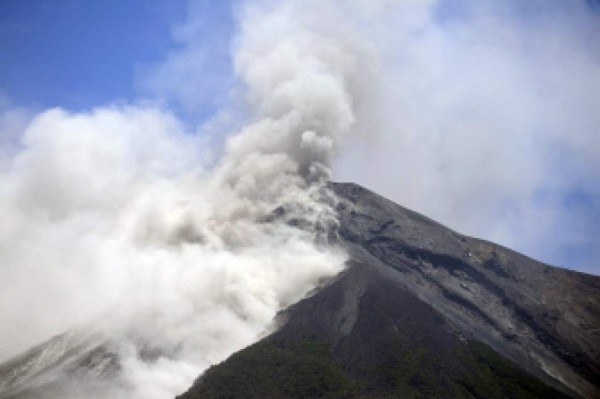 En alerta de peligro Guatemala por erupción de volcán