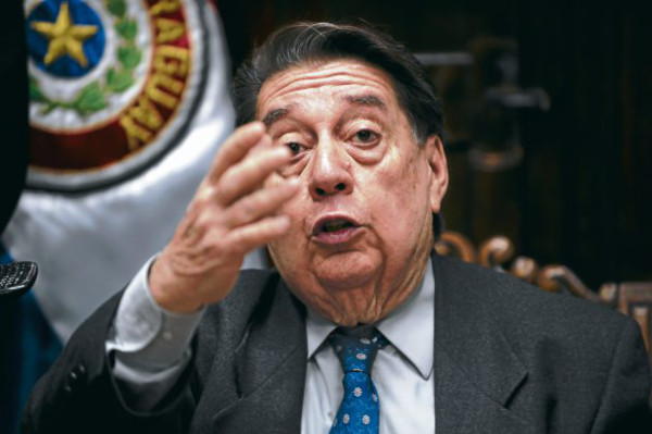 Presidente Franco aislado por vecinos regionales