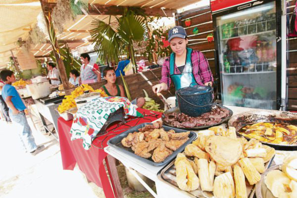 Olores y sabores navideños en feria de Ojojona