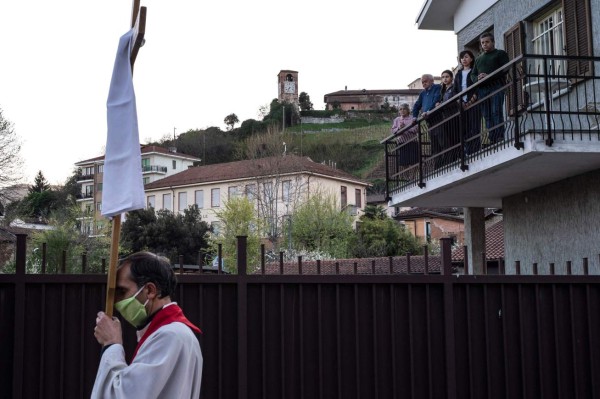 Italia ya no es el país con más muertos por coronavirus, pero sigue lucha (FOTOS)