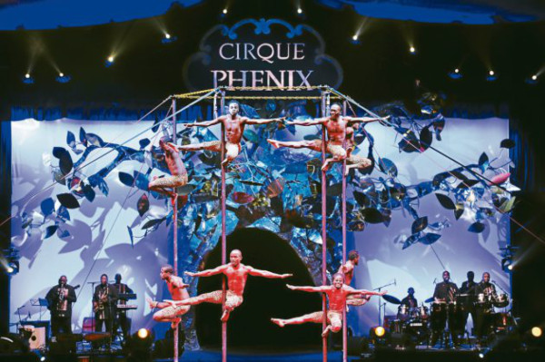 Acrobacias, bailes y música africana en el circo