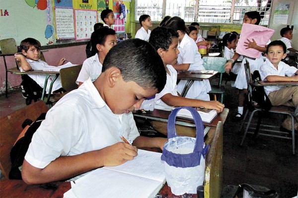 CN puede suspender doble jornada escolar