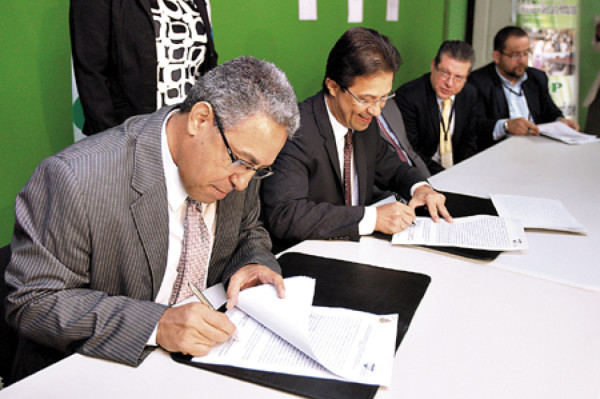 RNP y TSE suscriben convenio