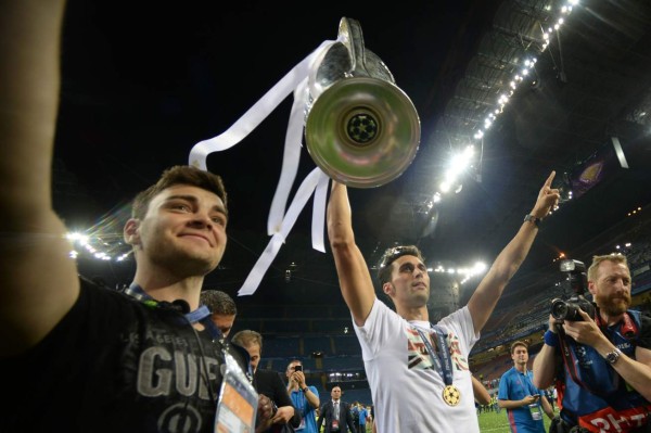 FOTOS: Jugadores del Real Madrid con la copa