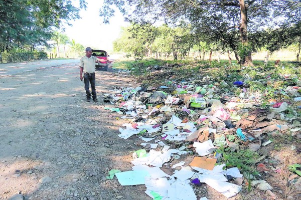 Organizaciones piden pavimentar calle de tierra