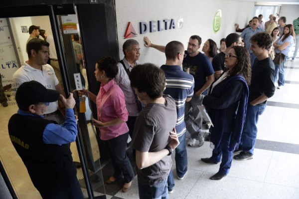 Encerrados por falta de vuelos