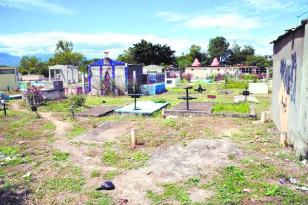 Colapsan los cementerios de las principales ciudades de Comayagua